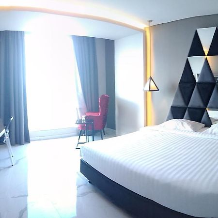 M Hotel Kupang Kupang  Luaran gambar