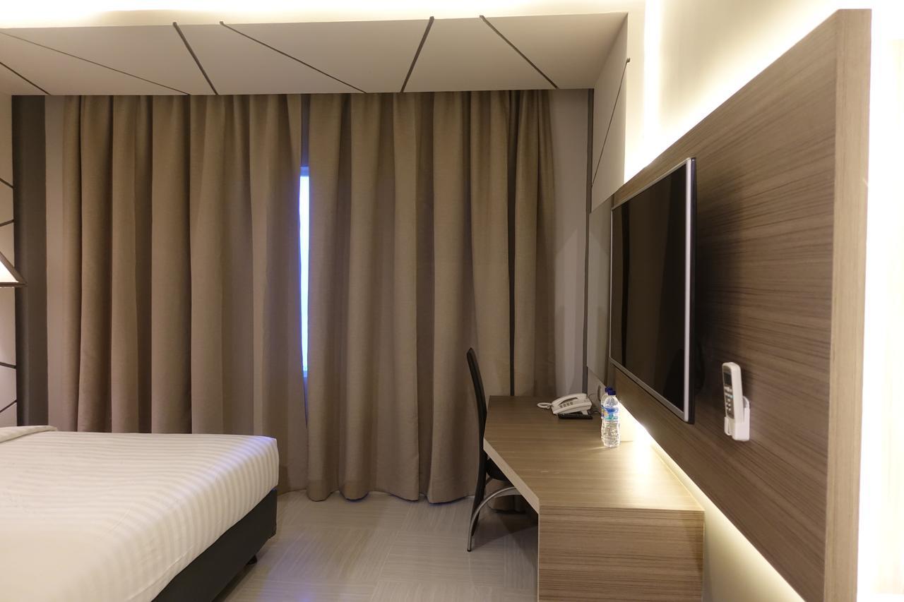 M Hotel Kupang Kupang  Luaran gambar