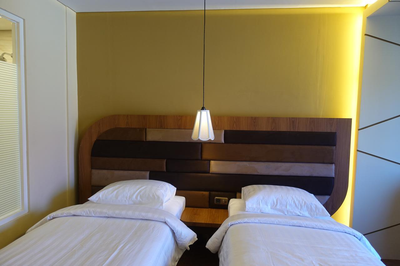 M Hotel Kupang Kupang  Luaran gambar