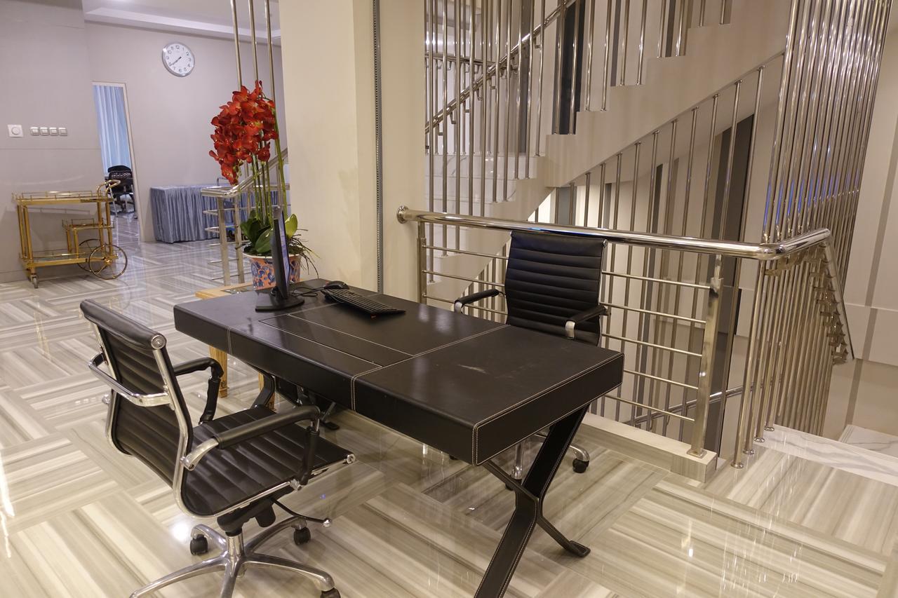 M Hotel Kupang Kupang  Luaran gambar