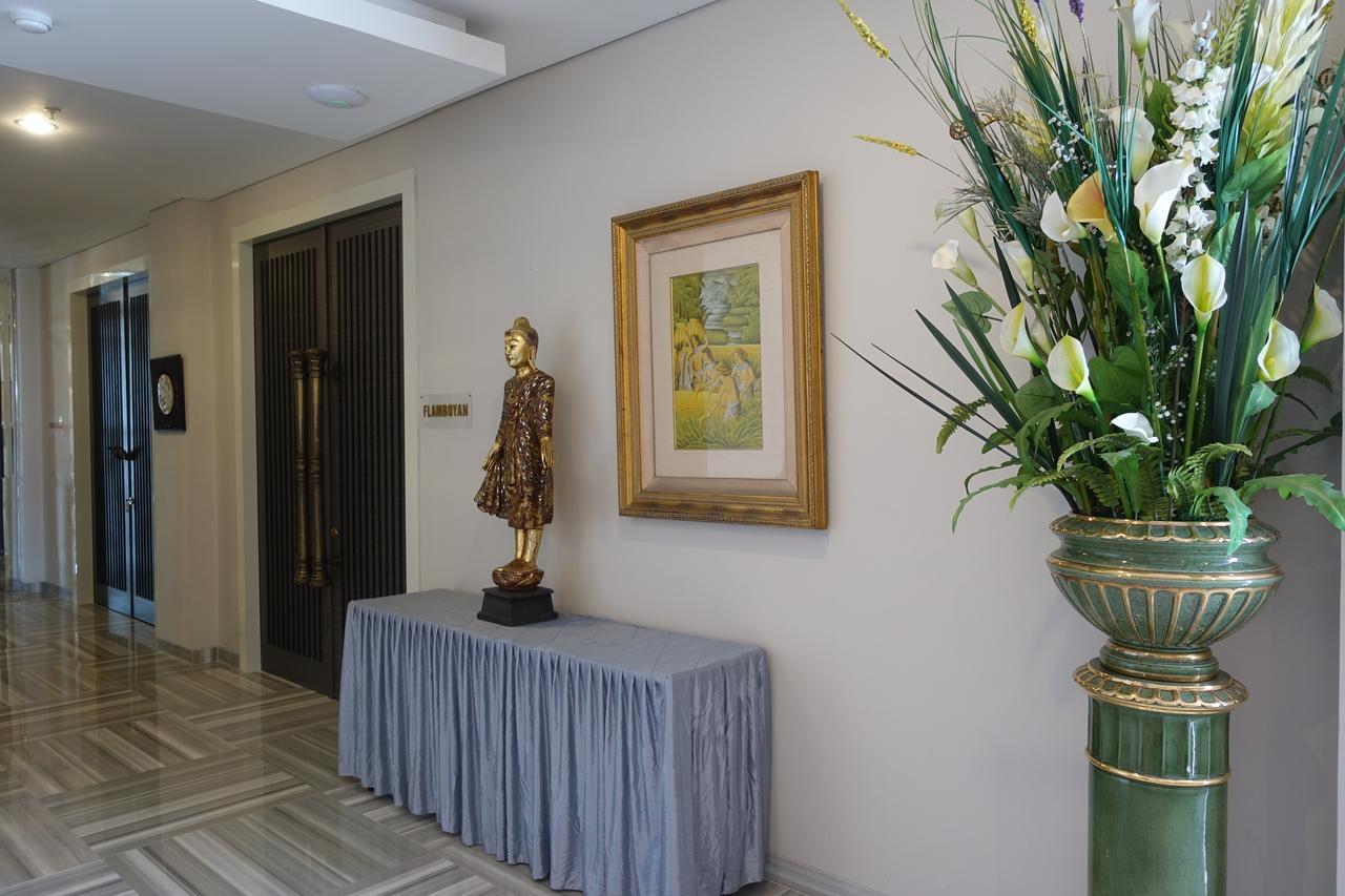 M Hotel Kupang Kupang  Luaran gambar